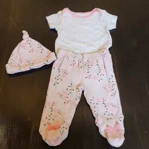 Baby outfit w beanie. Mini muffin. Light pink.  Size 3-6 months